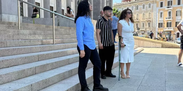 Ragazza morta 30 anni fa, periti a lavoro su vestiti, caccia a dna