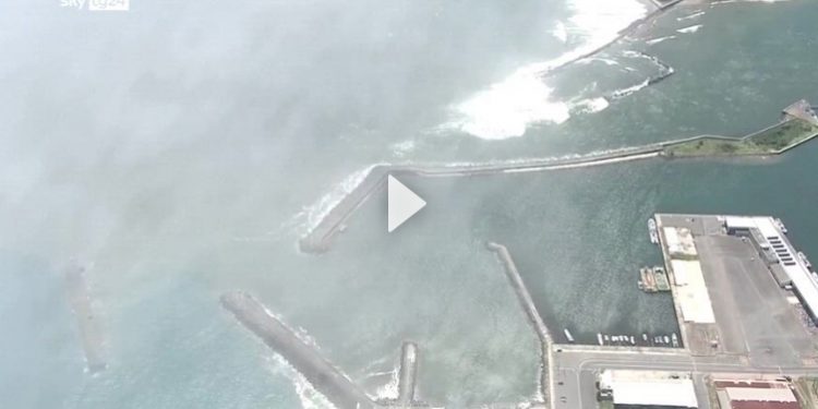 Le onde dello tsunami hanno raggiunto le Hawaii