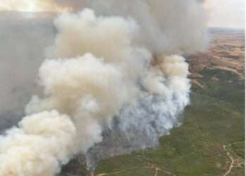 Fiamme a Villacidro: l’incendio prosegue da 24 ore