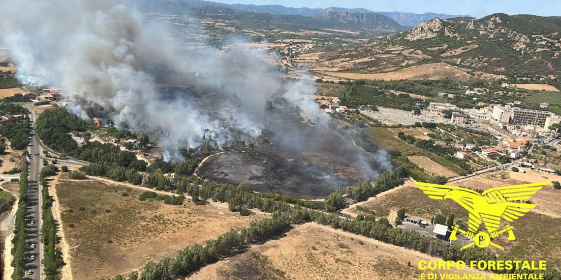 Inferno di fuoco in Sardegna, 30 incendi nelle ultime ore