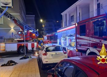 Paura a Olbia, abitazione in fiamme nella notte