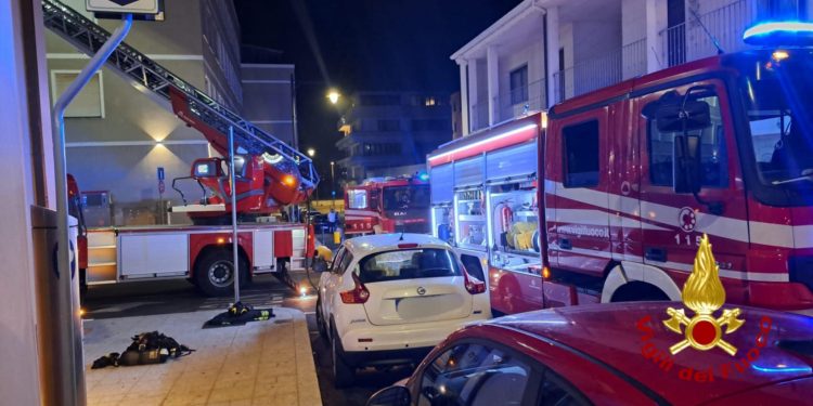 Paura a Olbia, abitazione in fiamme nella notte