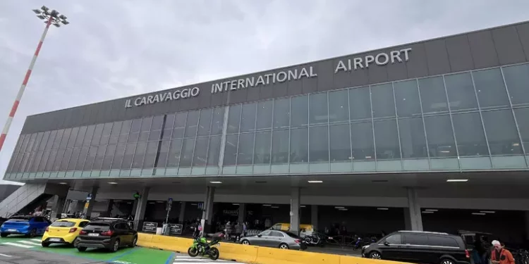 Uomo risucchiato dal motore di un aereo, voli sospesi a Orio