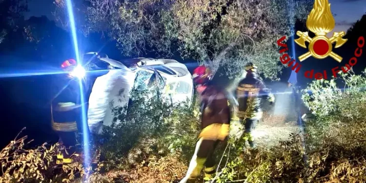 Uri, auto vola fuori strada: i Carabinieri non trovano nessuno all’interno del veicolo