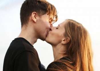 ‘Kiss cam’ vietate ai concerti: ecco la proposta del Codacons