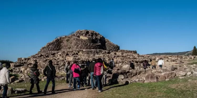 Barumini link, treno e bus per visitare la reggia nuragica