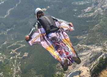 Tragedia in Trentino: si getta dal Sass Pordoi ma il paracadute non si apre, muore base jumper