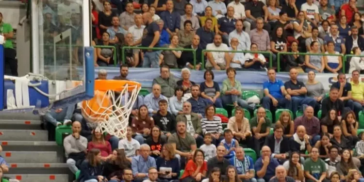Basket: la Dinamo ingaggia il playmaker Zanelli