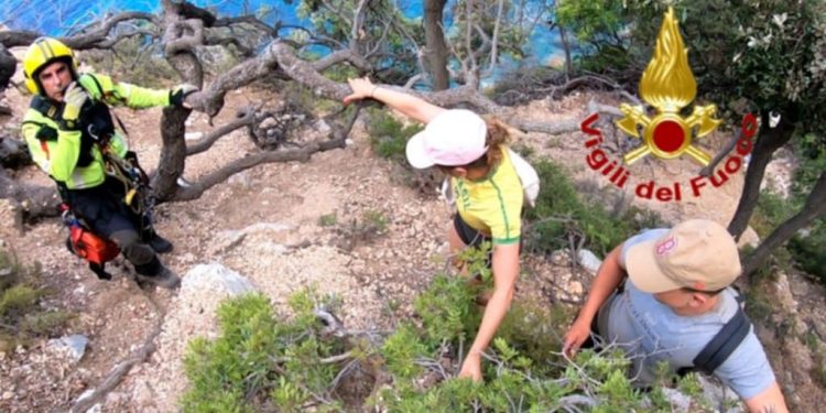 Due turisti lussemburghesi si perdono a Baunei, soccorsi dai Vigili del Fuoco