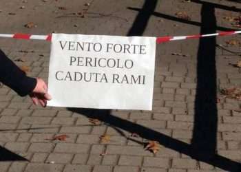 Forte vento, chiusura di cimiteri e parchi a Cagliari