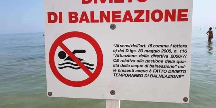 Divieto di balneazione al Poetto, fronte nuovo Ospedale Marino, e ai chilometri 5 e 6 della Strada Statale 195