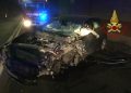 Frontale tra una macchina e un furgone: tre feriti gravi