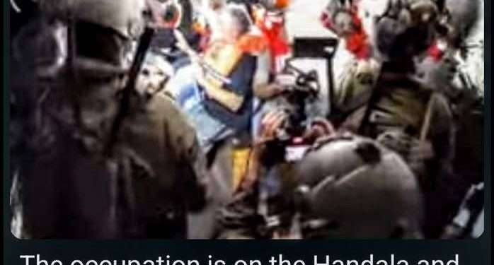 I soldati del regime sanguinario israeliano sequestrano la nave ‘Handala’ di Freedom Flotilla, a bordo ci sono anche due italiani