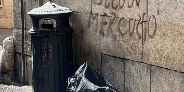 Confcommercio Sud Sardegna: urgente rimuovere o riposizionare i cassonetti di via Baylle