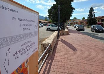 A Foras: “In Sardegna è atterrato un genocida”