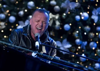 Gigi D’Alessio aggiunge due date a piazza Plebiscito