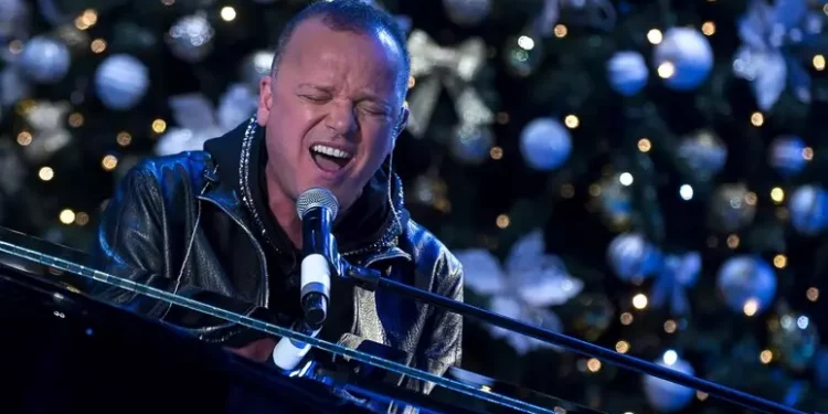 Gigi D’Alessio aggiunge due date a piazza Plebiscito