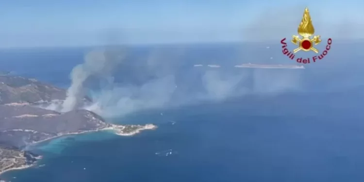 Incendio a Villasimius, si indaga su auto sospetta