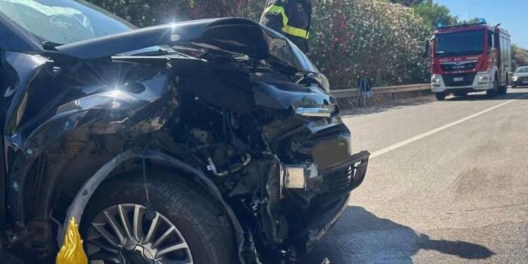 Scontro frontale a Porto Torres: tre feriti