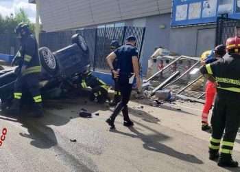 Sassari, si ribalta con l’auto: ferito un uomo