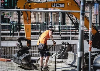 Caldo, Cgil ‘lavoratori in abiti pesanti e senza climatizzatori’