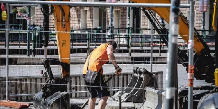 Caldo, Cgil ‘lavoratori in abiti pesanti e senza climatizzatori’