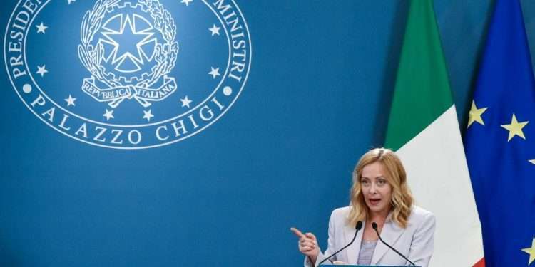 Gli ex ambasciatori scrivono una lettera a Meloni chiedendo “l’immediato riconoscimento dello Stato di Palestina”