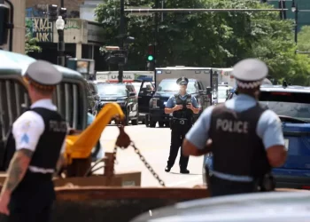 Spara sulla folla a Chicago, quattro morti e 14 feriti