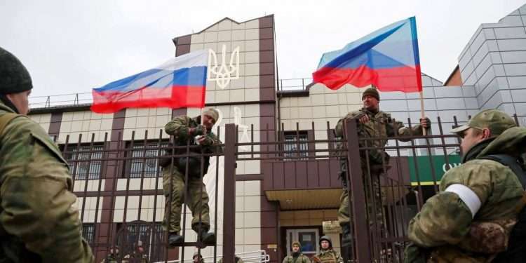 Mosca accelera avanzata in Ucraina per il terzo mese: liberata Lugansk