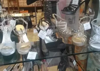 Partono sabato i saldi estivi, ogni famiglia spenderà 157 euro