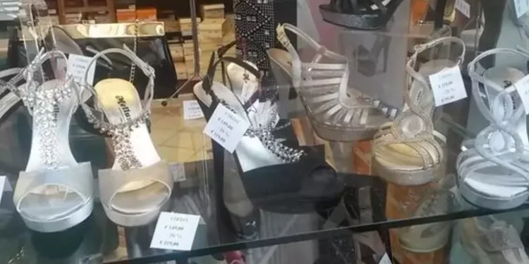 Partono sabato i saldi estivi, ogni famiglia spenderà 157 euro