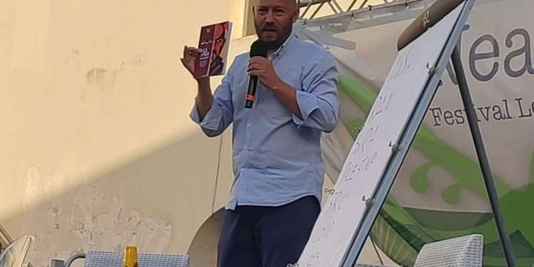 Simone Spiga: Giornalismo autentico al Festival “Neanche gli Dei”