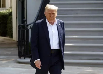 Trump annuncia dazi al 30 % per la Ue