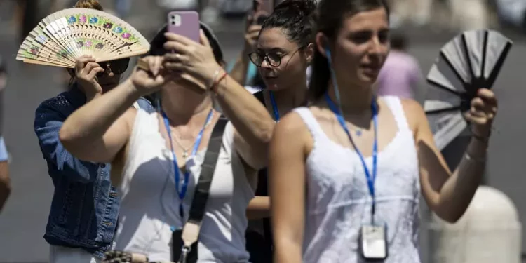 Turismo, in estate giro d’affari da 15 miliardi di euro