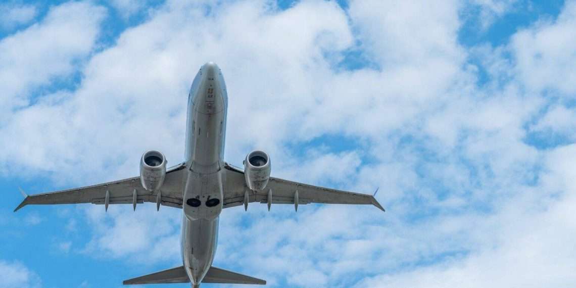 Niente più limiti per i liquidi sugli aerei: ecco in quali scali scatta la novità