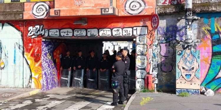 Milano, in corso lo sgombero al centro sociale Leoncavallo