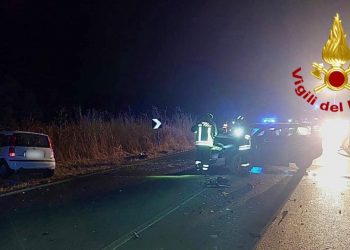 Alghero, scontro frontale: una persona incastrata tra le lamiere e tre feriti