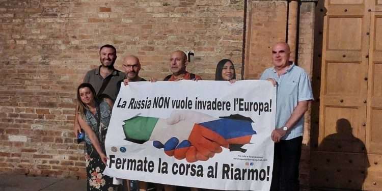 Bologna, in piazza in solidarietà con il pianista Aleksandr Romanovsky