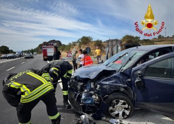 Gravissimo incidente sulla SS 131: tre auto coinvolte e cinque persone ferite