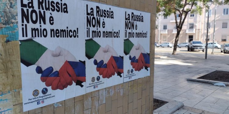 Centinaia di manifesti a Cagliari, ‘la Russia non è il mio nemico’
