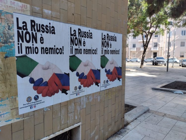 Centinaia di manifesti a Cagliari, ‘la Russia non è il mio nemico’