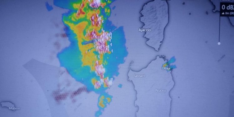 Maltempo, violenti nubifragi in avvicinamento sul Nord Sardegna e Corsica