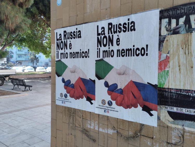 Centinaia di manifesti a Cagliari, ‘la Russia non è il mio nemico’