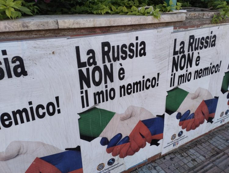 Centinaia di manifesti a Cagliari, ‘la Russia non è il mio nemico’