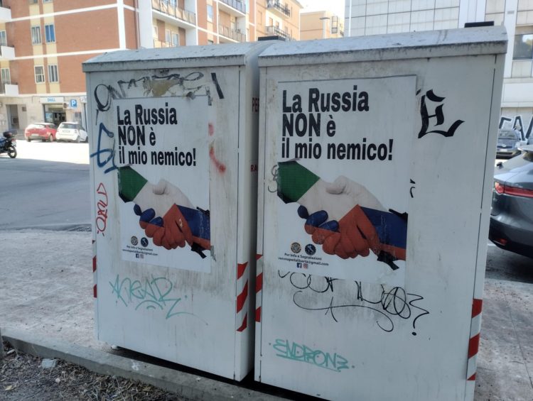 Centinaia di manifesti a Cagliari, ‘la Russia non è il mio nemico’