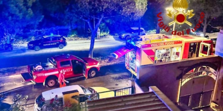 Terrore a Monserrato, abitazione in fiamme: ricoverate due persone