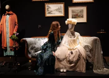 All’asta online costumi e oggetti della serie Downton Abbey