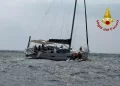 Barca a vela si incaglia a Porto Ottiolu, salvate tre persone