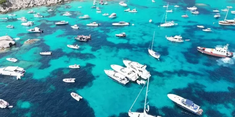 Codacons, multe ridicole per l’invasione di yacht a La Maddalena
