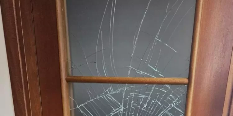 Furto nella sede del Pd a Cagliari, danneggiata la porta